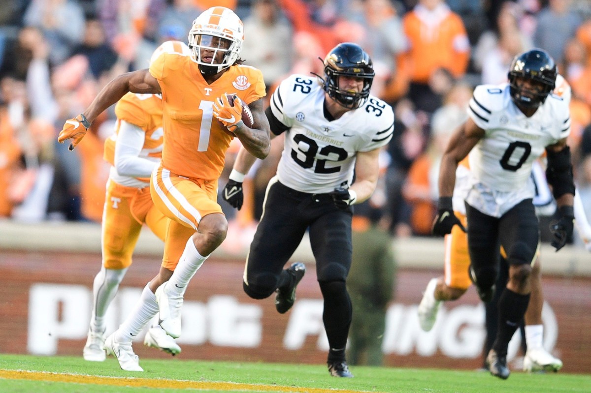 Tennessee wide receiver Velus Jones Jr. (1) runs the ball against Vanderbilt. Calvin Mattheis/News Sentinel / USA TODAY NETWORK